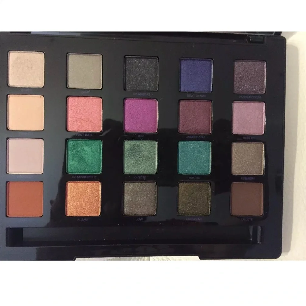 Almost New Urban Decay Vice Colorful Eyeshadow